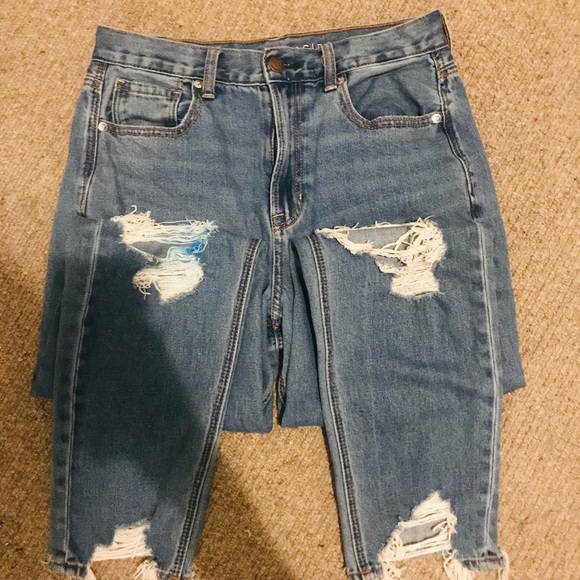 American Eagle High-Waisted ripped jeans - Picture 2 of 3